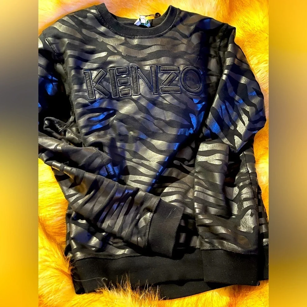- Kenzo animal print sweatshirt size medium black cotton